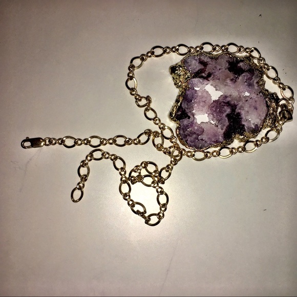 Agate stone, gold tone trim, 16” gold tone chain😍 - Picture 8 of 8